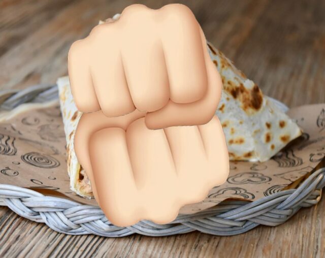 Desliza para descubrir la pintaza que tiene la nueva ✨ Piadina del Mes ✨

👉🏻 Piadiroll de costilla asada a baja temperatura, queso Monterrey Jack, pepinillos, cebolla encurtida, lechuga y mayo ahumada 🌯