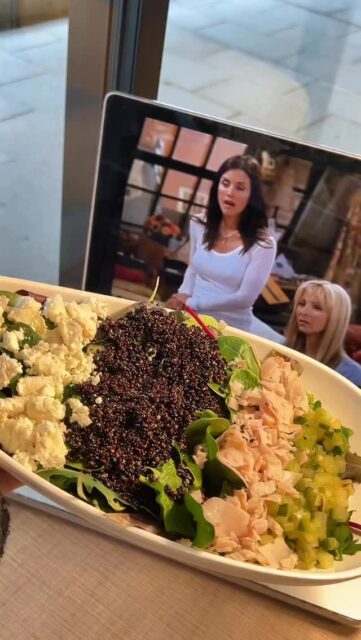 El combo perfecto para volver a la rutina post Carnaval con muuucho sabor 🫰🏻 

Insalata Caprile + Piadizumo de manzana, piña y jengibre 🥗🍹

OH MY GOD! 🤤