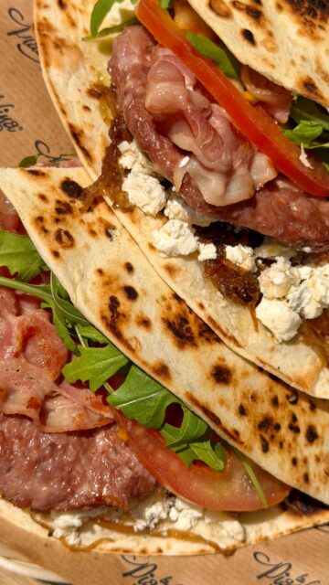 Flipando estamos con la nueva ✨ Piadina del mes ✨

Mira bien el vídeo para descubrir los ingredientes 👀 

Spoiler: 🌮💥