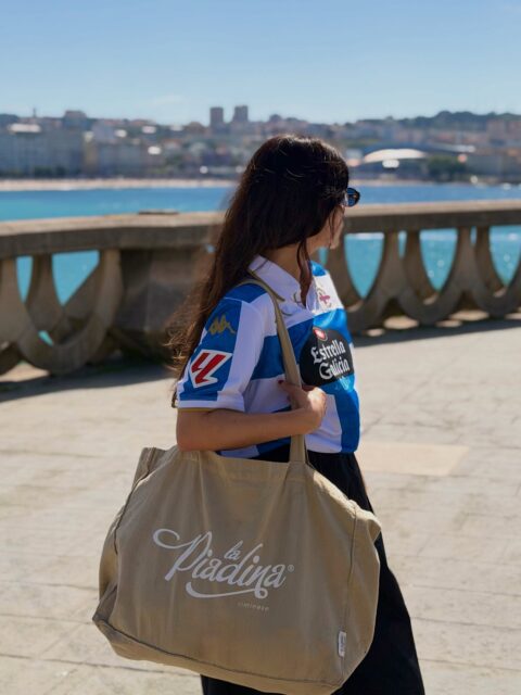 Domingo de fútbol, Depor y mucho cuore 💙🤍

Y aunque esta vez el rival venga de Madrid, tenemos algo en común: La Piadina también juega allí 😉🇮🇹

Forza Dépor y pase lo que pase… que nunca falte una buona piadina 🌮